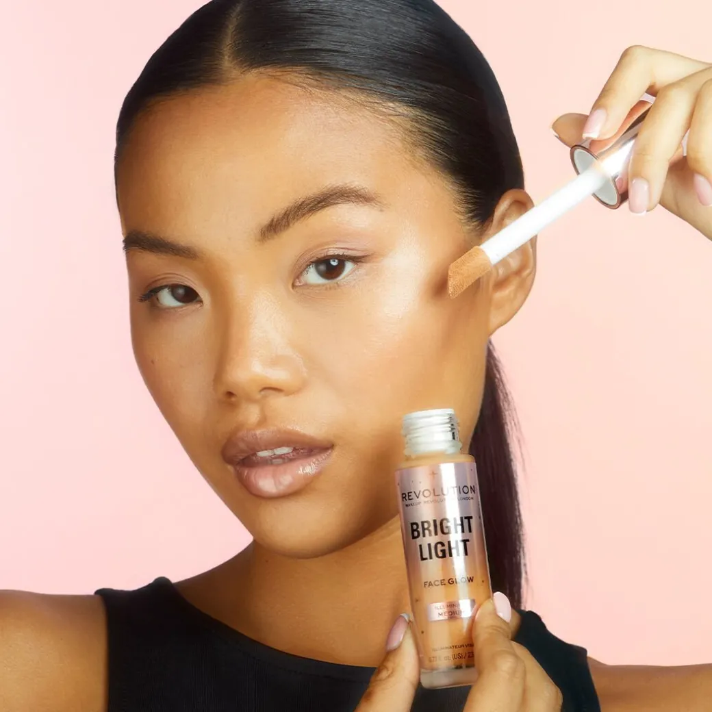 Makeup Revolution Bright Light Face Glow Illuminate Medium