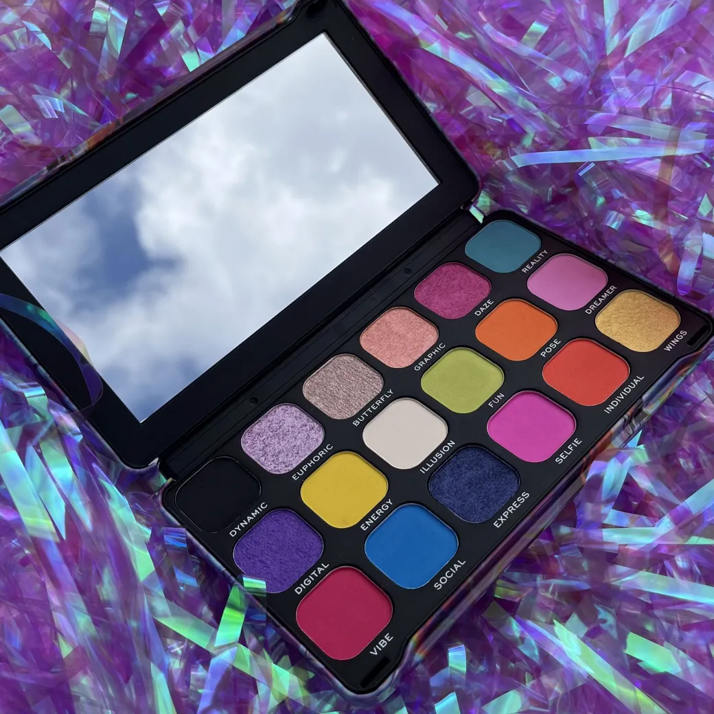 Makeup Revolution Forever Flawless Digi Butterfly Eyeshadow Palette