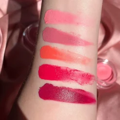 Makeup Revolution Mousse Blusher Squeeze Me Soft Pink