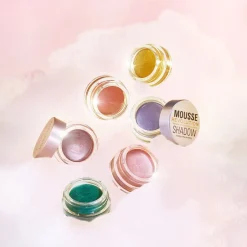 Makeup Revolution Mousse Shadow Emerald Green