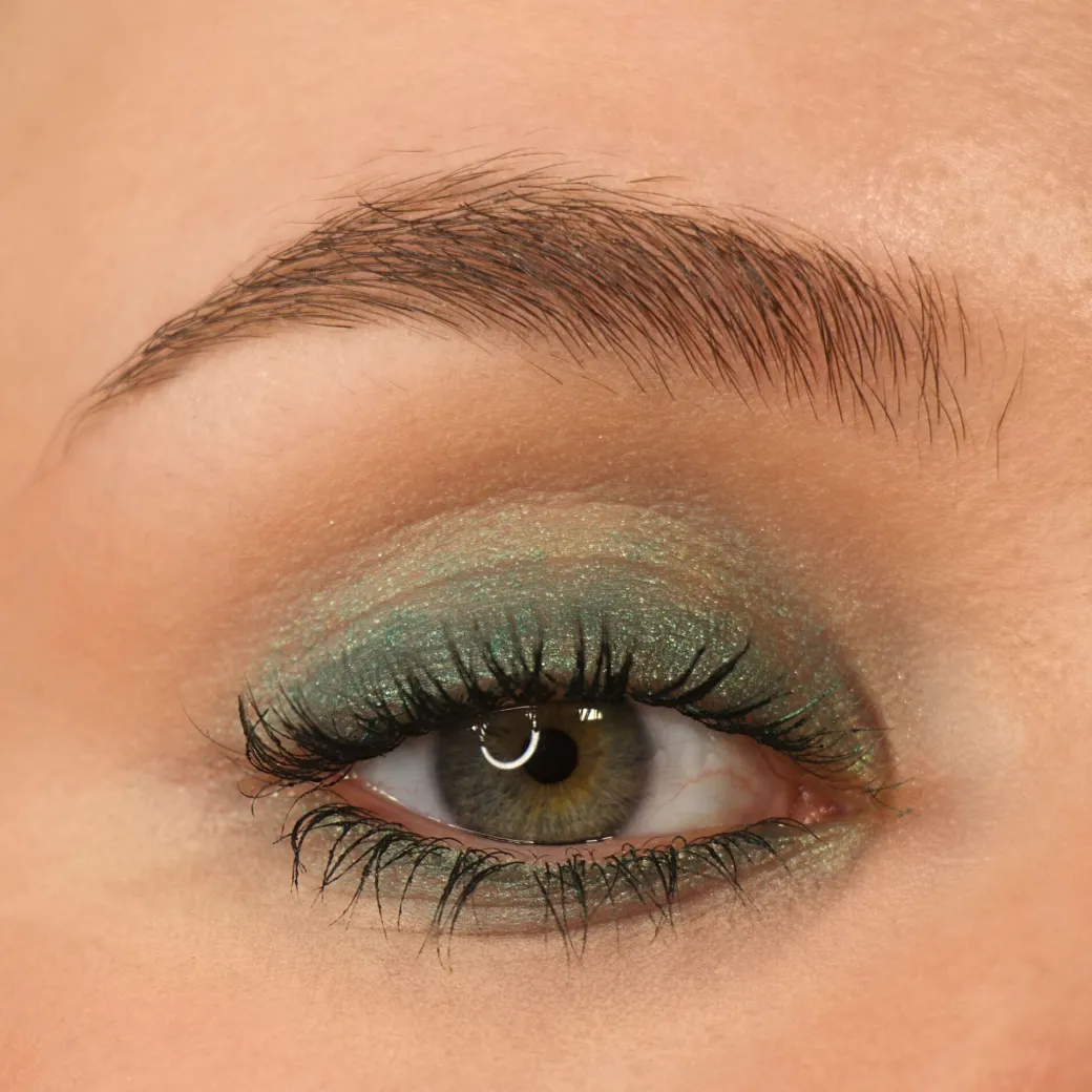Makeup Revolution Mousse Shadow Emerald Green