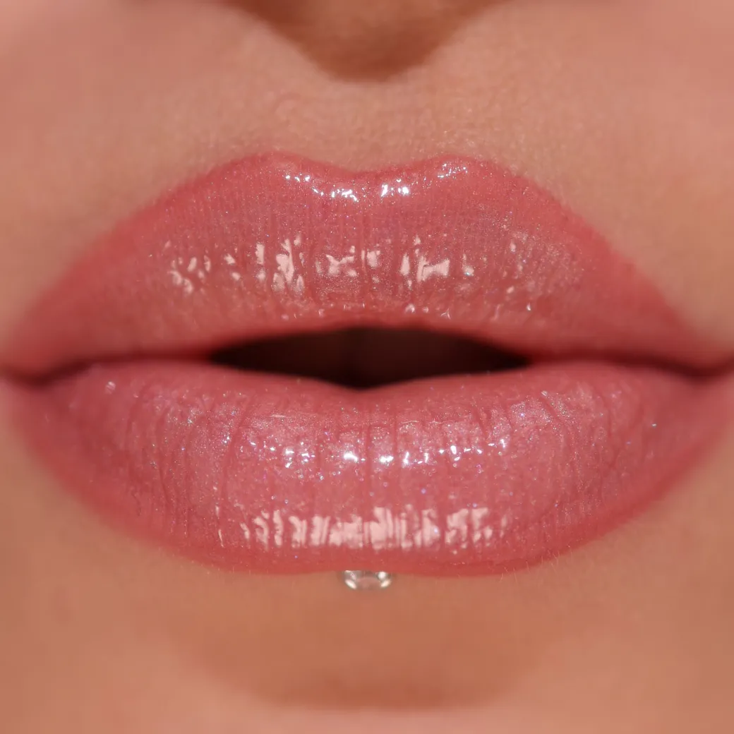 Revolution Pout Bomb Shimmer Gloss Shine Pink